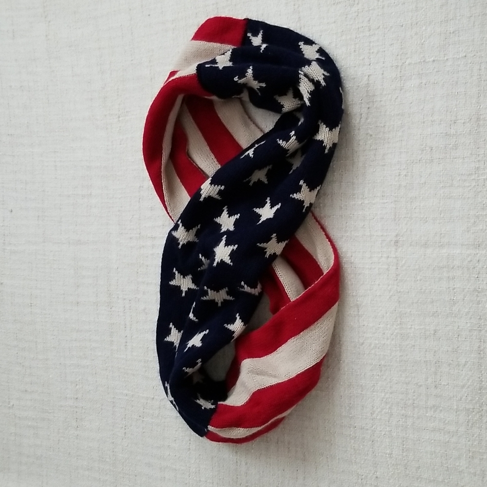 🎉 5/$15 | 🇺🇸 Stars and Stripes Knit Infinity Scarf